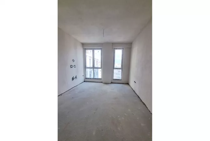 Shtepi ne shitje Apartament ne Tirane, 1+1, Mobilimi Bosh, pa mobiluar, Pagesa 170,000  Euro.