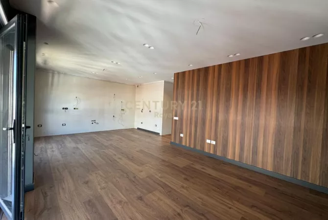 Shtepi ne shitje Apartament ne Tirane, 2+1, Mobilimi E mobiluar, Pagesa 350,000  Euro.