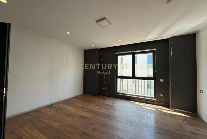 Shtepi ne shitje Apartament ne Tirane, 2+1, Mobilimi E mobiluar, Pagesa 350,000  Euro.