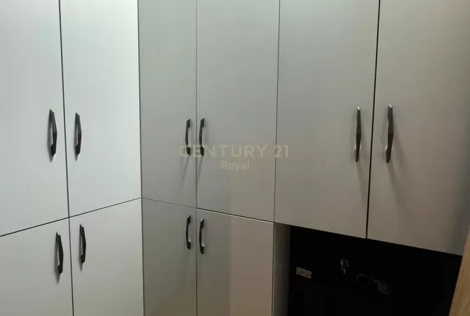 Shtepi ne shitje Apartament ne Tirane, 2+1, Mobilimi E mobiluar, Pagesa 350,000  Euro.