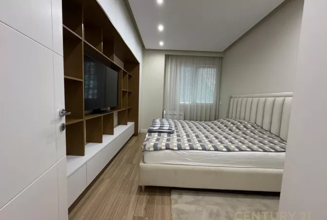 Shtepi ne shitje Apartament ne Tirane, 3+1, Mobilimi E mobiluar, Pagesa 325,000  Euro.