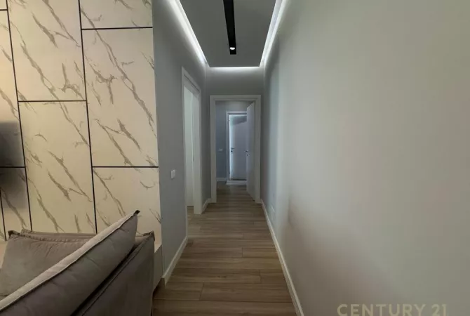 Shtepi ne shitje Apartament ne Tirane, 3+1, Mobilimi E mobiluar, Pagesa 325,000  Euro.
