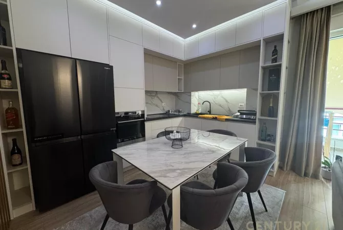 Shtepi ne shitje Apartament ne Tirane, 3+1, Mobilimi E mobiluar, Pagesa 325,000  Euro.