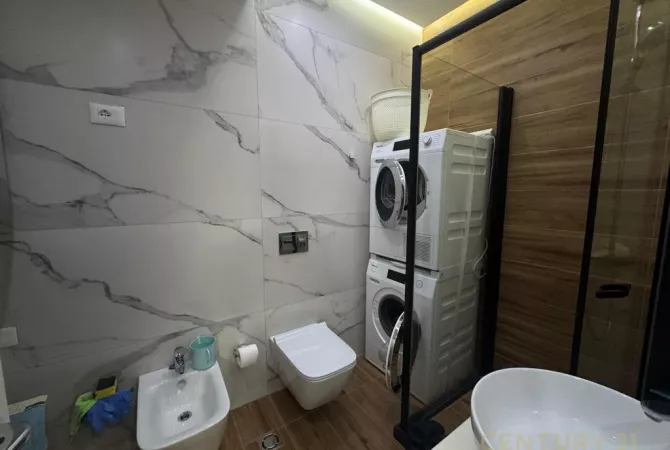 Shtepi ne shitje Apartament ne Tirane, 3+1, Mobilimi E mobiluar, Pagesa 325,000  Euro.