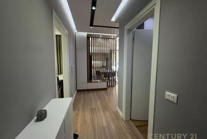 Shtepi ne shitje Apartament ne Tirane, 3+1, Mobilimi E mobiluar, Pagesa 325,000  Euro.