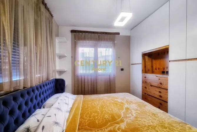 Shtepi ne shitje Apartament ne Tirane, 3+1, Mobilimi E mobiluar, Pagesa 185,000  Euro.