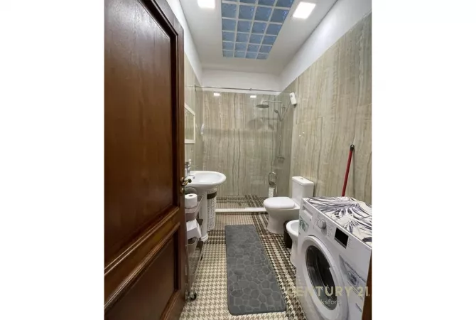 Shtepi ne shitje Apartament ne Tirane, 2+1, Mobilimi E mobiluar, Pagesa 300,000  Euro.