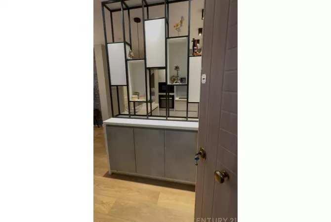 Shtepi ne shitje Apartament ne Tirane, 2+1, Mobilimi E mobiluar, Pagesa 2,110,000  Euro.