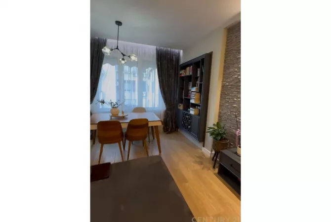 Shtepi ne shitje Apartament ne Tirane, 2+1, Mobilimi E mobiluar, Pagesa 2,110,000  Euro.
