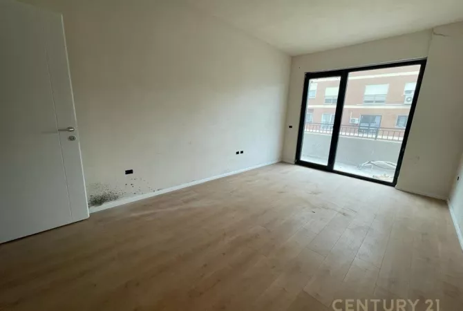 Shtepi ne shitje Apartament ne Tirane, 1+1, Mobilimi Bosh, pa mobiluar, Pagesa 177,000  Euro.