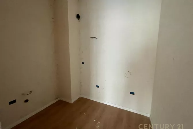 Shtepi ne shitje Apartament ne Tirane, 1+1, Mobilimi Bosh, pa mobiluar, Pagesa 177,000  Euro.