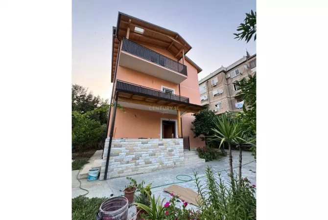 Shtepi me qera 4+1 ne Tirane - 1,500 Euro