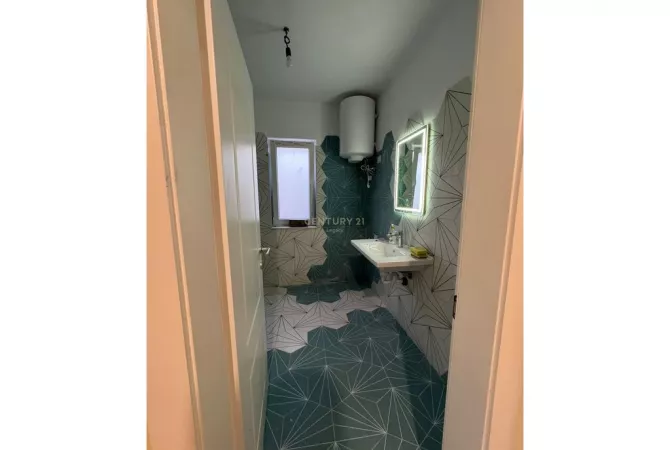 Shtepi me qera Shtepi Private ne Tirane, 4+1, Mobilimi Bosh, pa mobiluar, Pagesa 1,500  Euro.