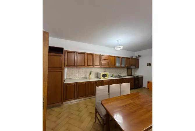 Shtepi me qera Apartament ne Tirane, 2+1, Mobilimi E mobiluar, Pagesa 600  Euro.