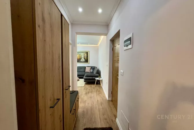 Shtepi me qera Apartament ne Tirane, 2+1, Mobilimi E mobiluar, Pagesa 700  Euro.