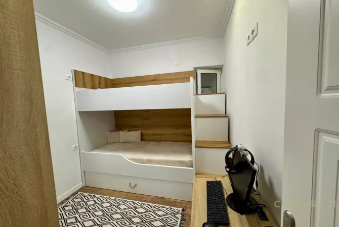 Shtepi me qera Apartament ne Tirane, 2+1, Mobilimi E mobiluar, Pagesa 700  Euro.