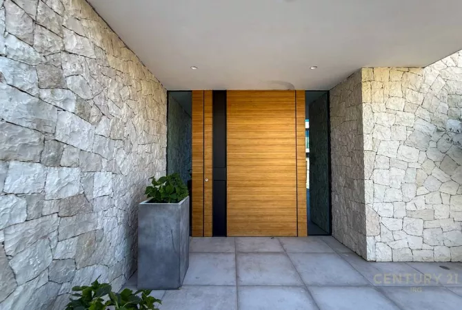 Luxury villas for sale in Tirana 4+1, Furnished