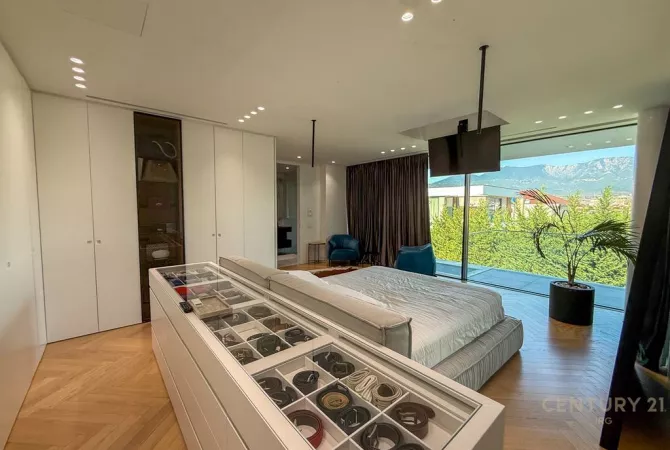 Luxury villas for sale in Tirana 4+1, Furnished