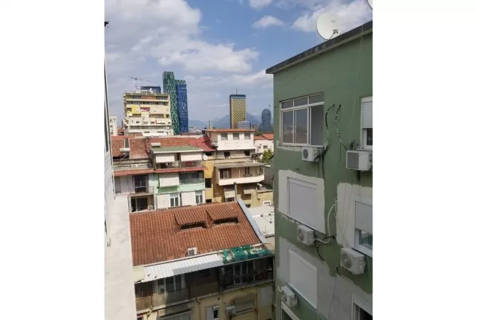 Shtepi me qera Apartament ne Tirane, 3+1, Mobilimi E mobiluar, Pagesa 1,300  Euro.