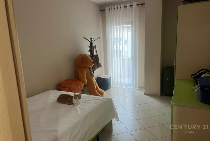 Shtepi ne shitje Apartament ne Tirane, 1+1, Mobilimi Bosh, pa mobiluar, Pagesa 107,000  Euro.