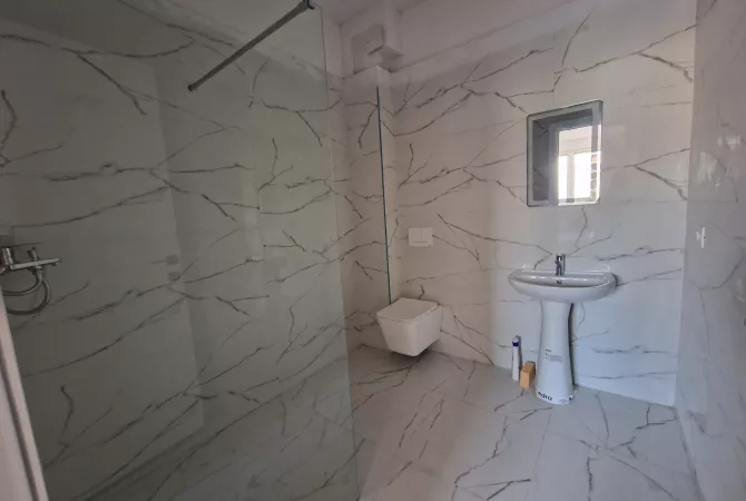 Duplex (2 storey house) for sale in Tirana 3+1, Emty