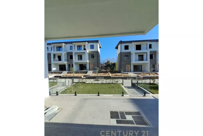 Duplex (2 storey house) for sale in Tirana 3+1, Emty