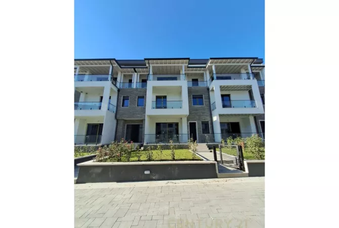 Duplex (2 storey house) for sale in Tirana 3+1, Emty