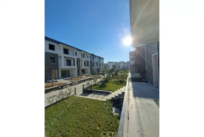 Duplex (2 storey house) for sale in Tirana 3+1, Emty