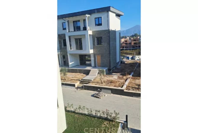 Duplex (2 storey house) for sale in Tirana 3+1, Emty