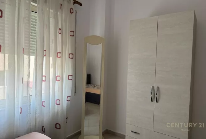 Shtepi me qera Apartament ne Tirane, 2+1, Mobilimi E mobiluar, Pagesa 650  Euro.