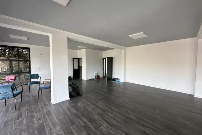 Business Property for Rent 1+1 in Tirana - 800 Euro
