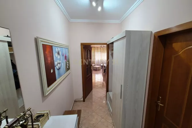 Shtepi ne shitje Apartament ne Tirane, 2+1, Mobilimi E mobiluar, Pagesa 138,000  Euro.