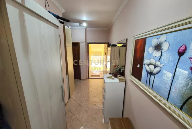 Shtepi ne shitje Apartament ne Tirane, 2+1, Mobilimi E mobiluar, Pagesa 138,000  Euro.