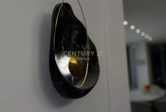 Shtepi ne shitje Apartament ne Tirane, 2+1, Mobilimi E mobiluar, Pagesa 300,000  Euro.