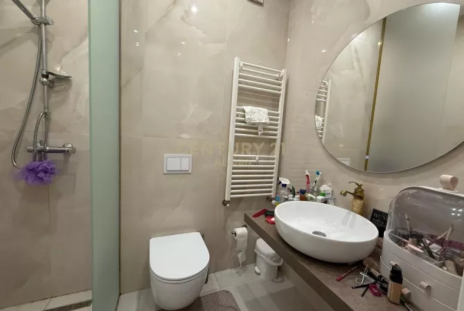 Shtepi ne shitje Apartament ne Tirane, 2+1, Mobilimi E mobiluar, Pagesa 300,000  Euro.