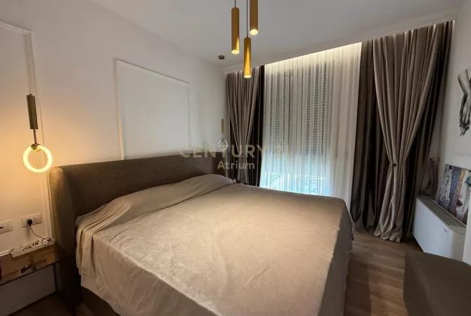 Shtepi ne shitje Apartament ne Tirane, 2+1, Mobilimi E mobiluar, Pagesa 300,000  Euro.