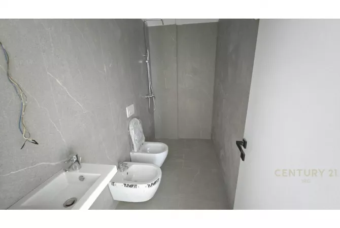 Business Property for Rent 3+1 in Tirana - 2,000 Euro