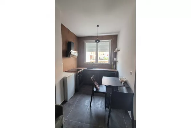 Shtepi ne shitje Apartament ne Vlore, Garsoniere, Mobilimi E mobiluar, Pagesa 129,000  Euro.