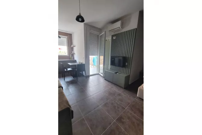 Shtepi ne shitje Apartament ne Vlore, Garsoniere, Mobilimi E mobiluar, Pagesa 129,000  Euro.