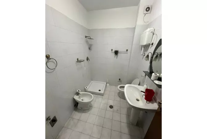 Shtepi me qera Apartament ne Tirane, 2+1, Mobilimi Pjeserisht e mobiluar, Pagesa 500  Euro.