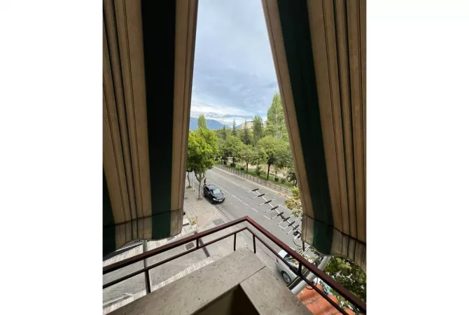 Shtepi me qera Apartament ne Tirane, 2+1, Mobilimi Pjeserisht e mobiluar, Pagesa 500  Euro.