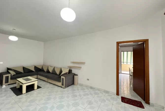 Shtepi me qera Apartament ne Tirane, 2+1, Mobilimi Pjeserisht e mobiluar, Pagesa 500  Euro.