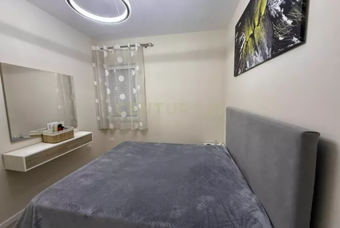 Shtepi ne shitje Apartament ne Tirane, 1+1, Mobilimi E mobiluar, Pagesa 165,000  Euro.