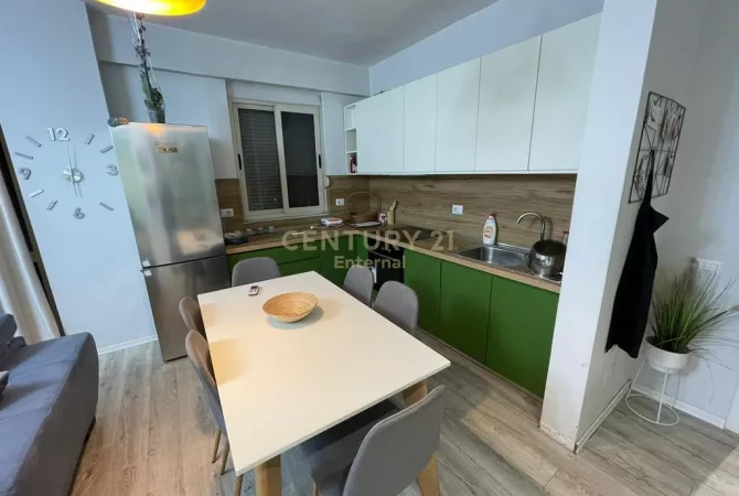 Shtepi me qera 3+1 ne Tirane - 1,000 Euro