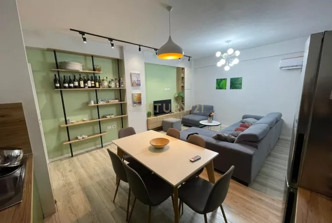 Shtepi me qera Apartament ne Tirane, 3+1, Mobilimi E mobiluar, Pagesa 1,000  Euro.