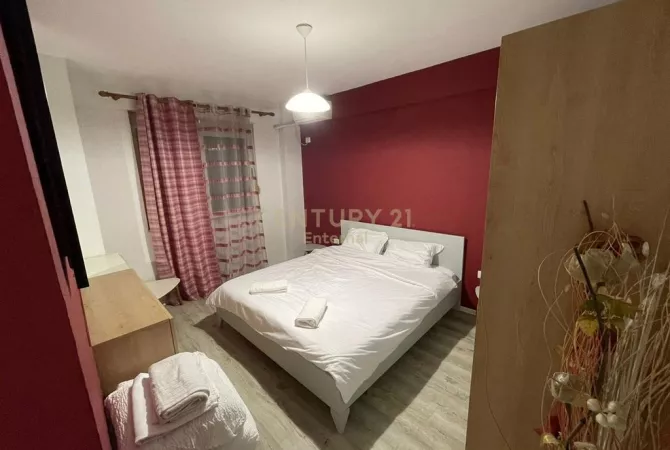 Shtepi me qera Apartament ne Tirane, 3+1, Mobilimi E mobiluar, Pagesa 1,000  Euro.