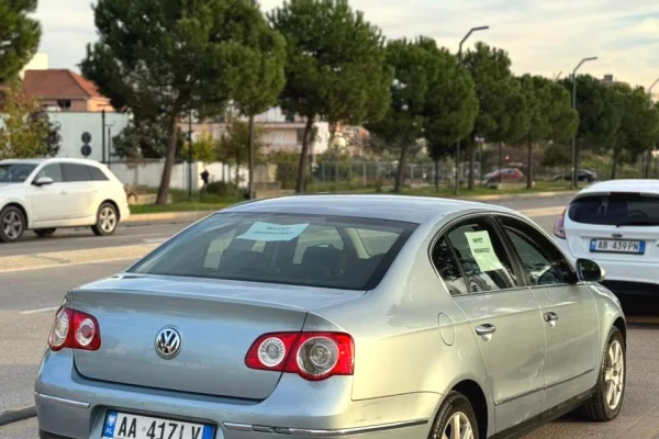 Makina ne shitje  ne Tirane - 3,000 Euro