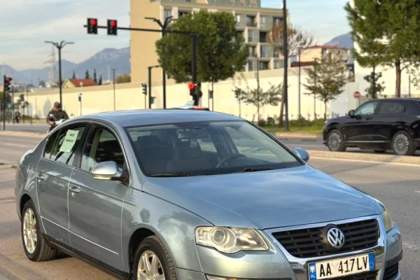 Makina ne shitje  ne Tirane - 3,000 Euro