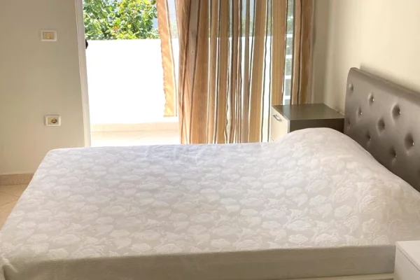 Shtepi me qera 1+1 ne Tirane - 38,000 Leke