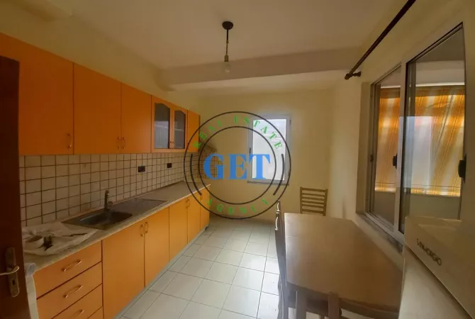 Shtepi ne shitje Apartament ne Durres, 2+1, Mobilimi E mobiluar, Pagesa 120,000  Euro.